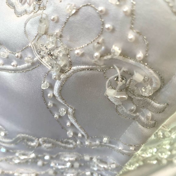 🚫SOLD🚫Gorgeous beaded White Scalloped Bodice wedding gown Sz 10 - Picture 8 of 12
